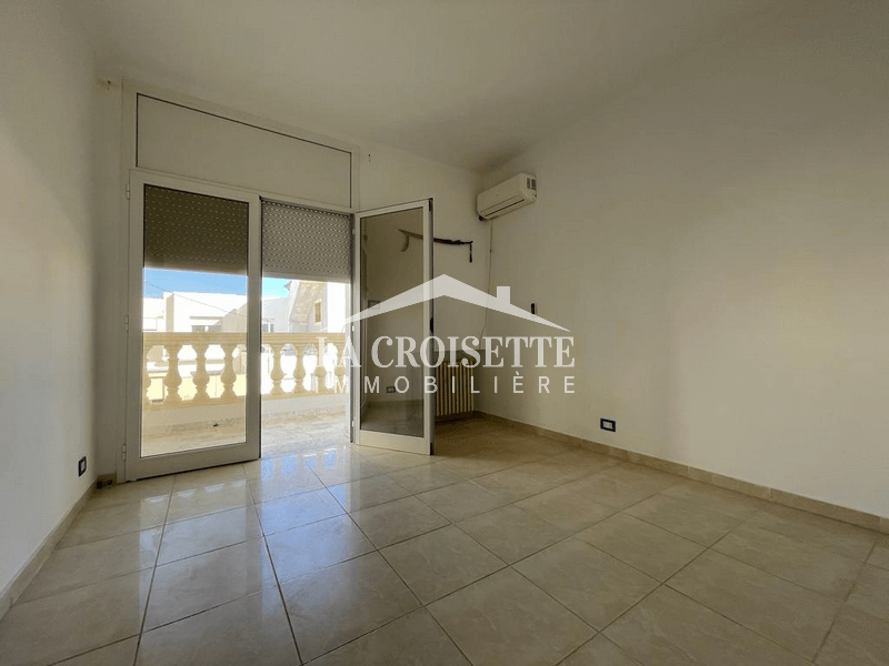 Etage de villa S+3 à La Marsa